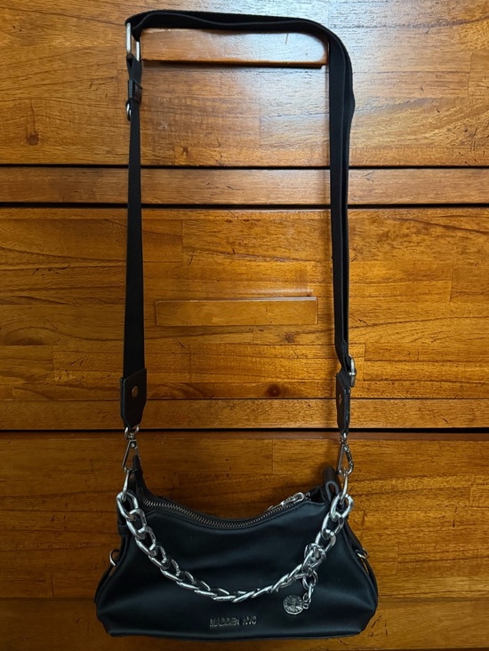 Madden Nyc Handbags - 3/$25 🖤 Madden NYC Black Shoulder Bag with Chain